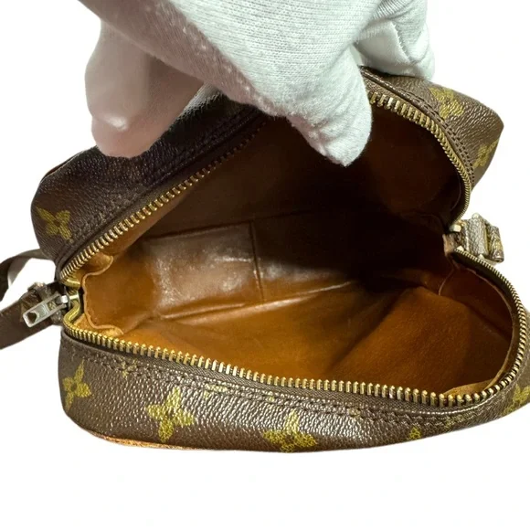 LOUIS VUITTON Marceau Messenger Crossbody - Picture 13 of 16